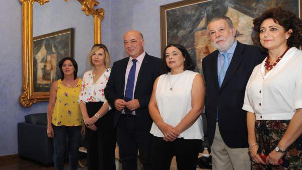 El presidente de la Diputación (centro), en la toma de posesión de funcionarios El presidente de la Diputación (centro), en la toma de posesión de funcionarios