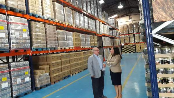 Luque y Madueño en el centro de almacenamiento del Banco de Alimentos de Jaén. Luque y Madueño en el centro de almacenamiento del Banco de Alimentos de Jaén.