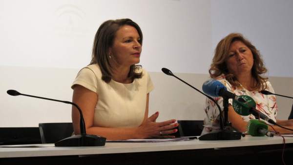 Ana Cobo (i), junto a la delegada de Cultura, Turismo y Deporte, Pilar Salazar. Ana Cobo (i), junto a la delegada de Cultura, Turismo y Deporte, Pilar Salazar.