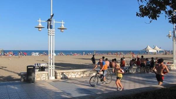 Personas practicando deporte en málaga andalucia bicicletas correr running Personas practicando deporte en málaga andalucia bicicletas correr running