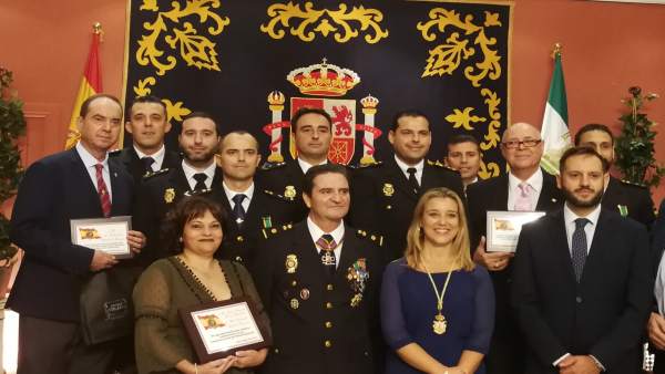 Homenaje a la Policía con motivo de su festividad, en Alcalá de Guadaíra. Homenaje a la Policía con motivo de su festividad, en Alcalá de Guadaíra.