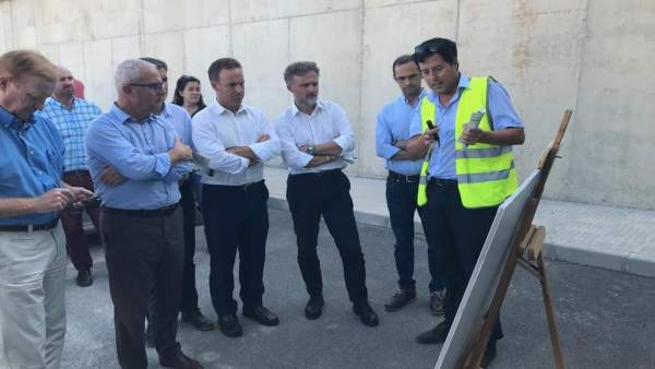 El consejero de Medio Ambiente, José Fiscal, visita unas obras en Sanlúcar El consejero de Medio Ambiente, José Fiscal, visita unas obras en Sanlúcar