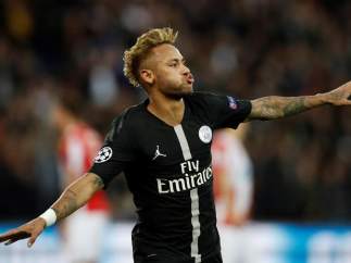 Neymar celebra un gol con la camiseta del PSG.