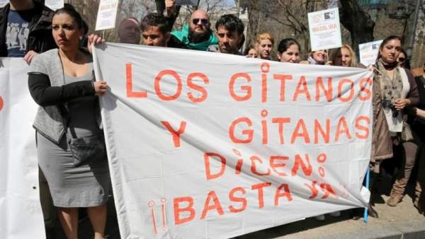 Gitanos y gitanas Gitanos y gitanas