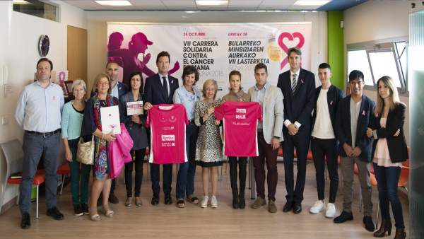 Presentación de la VII carrera solidaria contra el cáncer de mama Presentación de la VII carrera solidaria contra el cáncer de mama