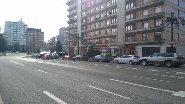 Tráfico, coches, carretera, entrada a la A-66, Plaza de Castilla Tráfico, coches, carretera, entrada a la A-66, Plaza de Castilla