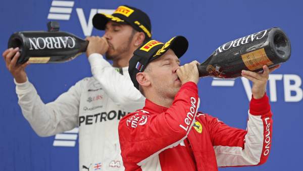 Lewis Hamilton y Sebastian Vettel Lewis Hamilton y Sebastian Vettel