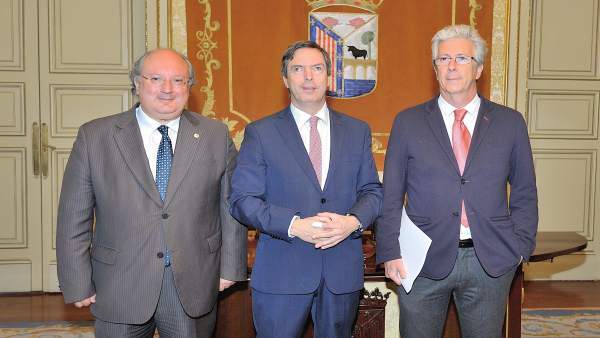 Enrique Cabero, Enrique Sánchez-Guijo y Pedro Sangro, de izda a dcha. Enrique Cabero, Enrique Sánchez-Guijo y Pedro Sangro, de izda a dcha.