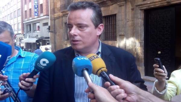 Marcelino marcos Líndez a su salida del TSJA. Marcelino marcos Líndez a su salida del TSJA.