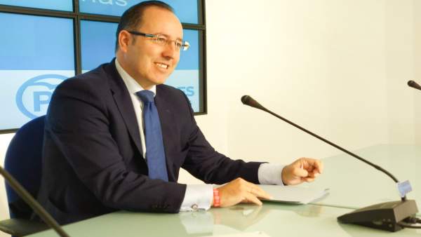 El senador del PP por Asturias, Mario Arias, en rueda de prensa El senador del PP por Asturias, Mario Arias, en rueda de prensa