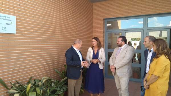 La consejera de Educación, Sonia Gaya, visita el colegio de Restábal La consejera de Educación, Sonia Gaya, visita el colegio de Restábal