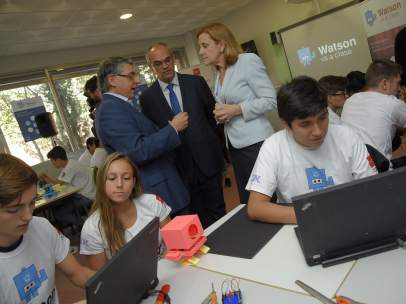 Watson va a clase