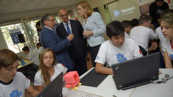 Watson va a clase Watson va a clase