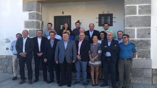 Autoridades durante el encuentro mantenido Autoridades durante el encuentro mantenido