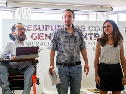 Pablo Echenique, Pablo Iglesias e Ione Belarra en el Círculo de Bellas Artes
