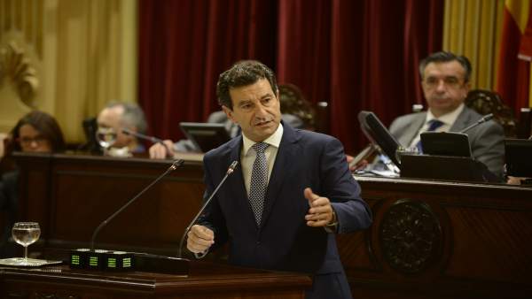Biel Company, presidente del PP balear, hablando en el pleno Biel Company, presidente del PP balear, hablando en el pleno