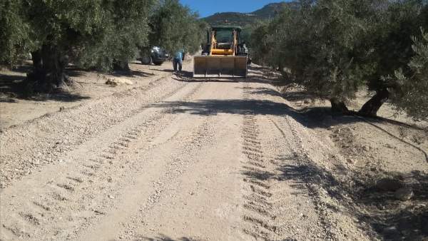 Obras en el camino de La Mojonera Obras en el camino de La Mojonera