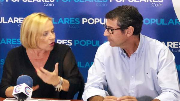 Mariví Romero en rueda de prensa con alcalde de Coín Mariví Romero en rueda de prensa con alcalde de Coín