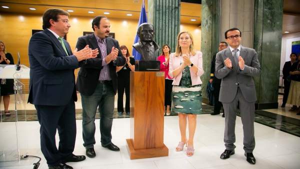 Busto de Diego Muñoz-Torrero Busto de Diego Muñoz-Torrero