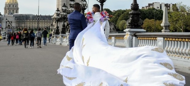 Unos novios en París