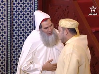 El jeque Fizazi saludando al rey Mohamed VI