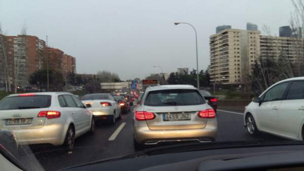 Atasco de coches en la M30 de Madrid Atasco de coches en la M30 de Madrid