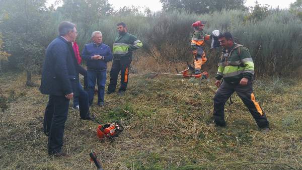 Juan Martínez Majo durante la visita a una de las brigadas Juan Martínez Majo durante la visita a una de las brigadas