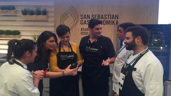 Los becarios durante el transcurso de la XX edición de San Sebastián Gastronomik Los becarios durante el transcurso de la XX edición de San Sebastián Gastronomik