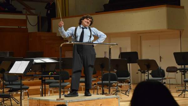 Lolo Fernández presentará este domingo su ‘Concierto para clown y orquesta’ Lolo Fernández presentará este domingo su ‘Concierto para clown y orquesta’