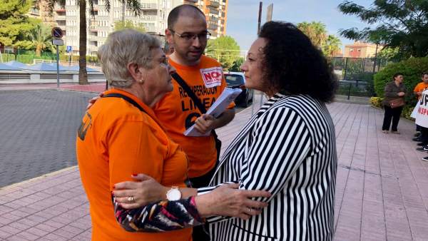 Muñoz y vecinos de la Plataforma por la Recuperación línea 61 Muñoz y vecinos de la Plataforma por la Recuperación línea 61