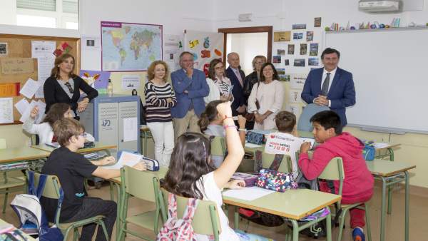 El consejero visita el colegio El consejero visita el colegio