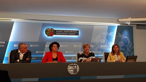 Eduardo Aguinaco, Ainhoa Aizpuru, Arantxa Tapia y Elena Unzueta Eduardo Aguinaco, Ainhoa Aizpuru, Arantxa Tapia y Elena Unzueta