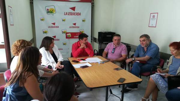 Representantes de IU y CCOO durante el encuentro mantenido Representantes de IU y CCOO durante el encuentro mantenido