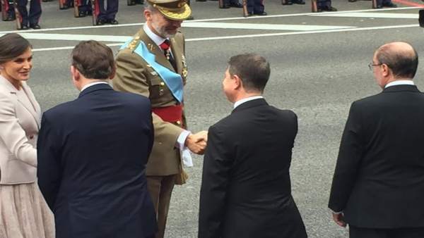 García-Page saludando a los reyes García-Page saludando a los reyes