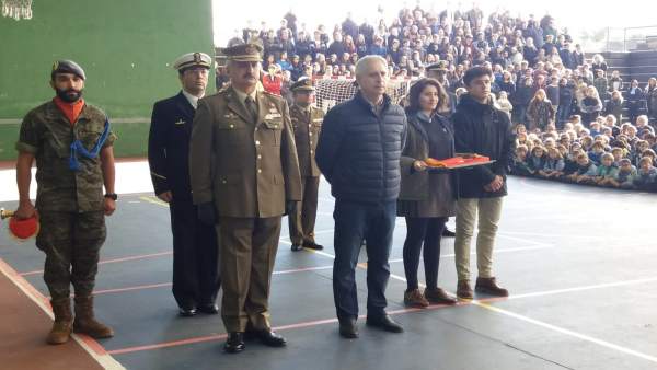 Acto izado de bandera en Colegio San Ignacio de Oviedo Acto izado de bandera en Colegio San Ignacio de Oviedo