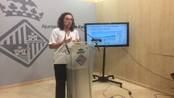Regidora Joana Maria Adrover en rueda de prensa Regidora Joana Maria Adrover en rueda de prensa