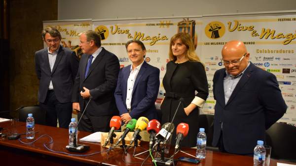 Presentación de Vive la Magia. Presentación de Vive la Magia.