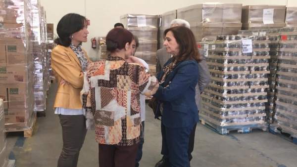 Carmen Sánchez este lunes en el centro de almacenamiento de Cruz Roja. Carmen Sánchez este lunes en el centro de almacenamiento de Cruz Roja.