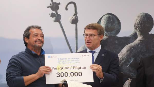 Feijóo da la bienvenida al peregrino número 300.000 Feijóo da la bienvenida al peregrino número 300.000