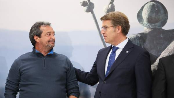 Manuel Pozo, peregrino 300.000, saluda a Feijóo Manuel Pozo, peregrino 300.000, saluda a Feijóo