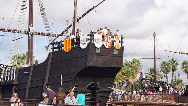 Muelle de las Carabelas durante jornadas de puertas abiertas el 12 de octubre. Muelle de las Carabelas durante jornadas de puertas abiertas el 12 de octubre.