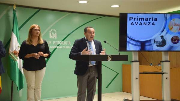 Ruiz Espejo en rueda de prensa con la delegada de Salud Ana Isabel González Ruiz Espejo en rueda de prensa con la delegada de Salud Ana Isabel González