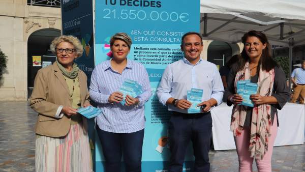 Noelia Arroyo visita la carpa de Presupuestos Participativos Noelia Arroyo visita la carpa de Presupuestos Participativos