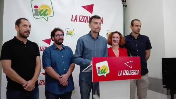 Maíllo (centro) con cargos de IU y candidatos de Adelante Andalucía Maíllo (centro) con cargos de IU y candidatos de Adelante Andalucía