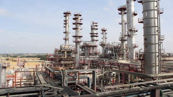 Planta de Cepsa Refinería La Rábida. Planta de Cepsa Refinería La Rábida.