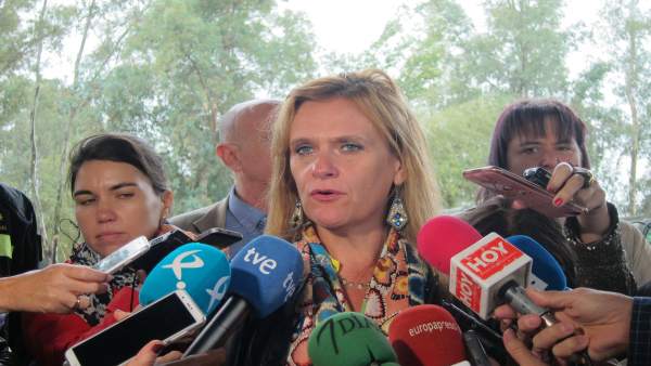 La delegada del Gobierno hoy atendiendo a los medios La delegada del Gobierno hoy atendiendo a los medios