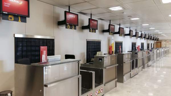 Zona de facturación en el terminal del aeropuerto de Granada Zona de facturación en el terminal del aeropuerto de Granada