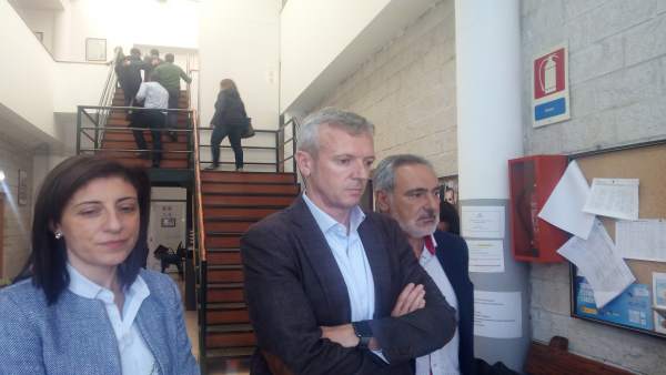 Rueda y Ángeles Vázquez se reúnen con afectados de Paramos Rueda y Ángeles Vázquez se reúnen con afectados de Paramos