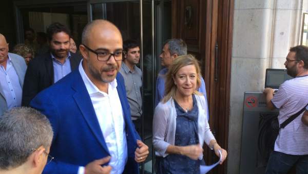 El conseller Miquel Buch y la alcaldesa Neus Lloveras en una imagen de archivo. El conseller Miquel Buch y la alcaldesa Neus Lloveras en una imagen de archivo.
