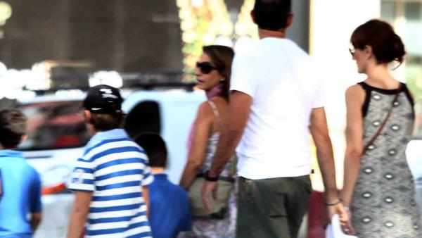 Familia numerosa, paseando, paseo, matrimonio, niños, verano Familia numerosa, paseando, paseo, matrimonio, niños, verano